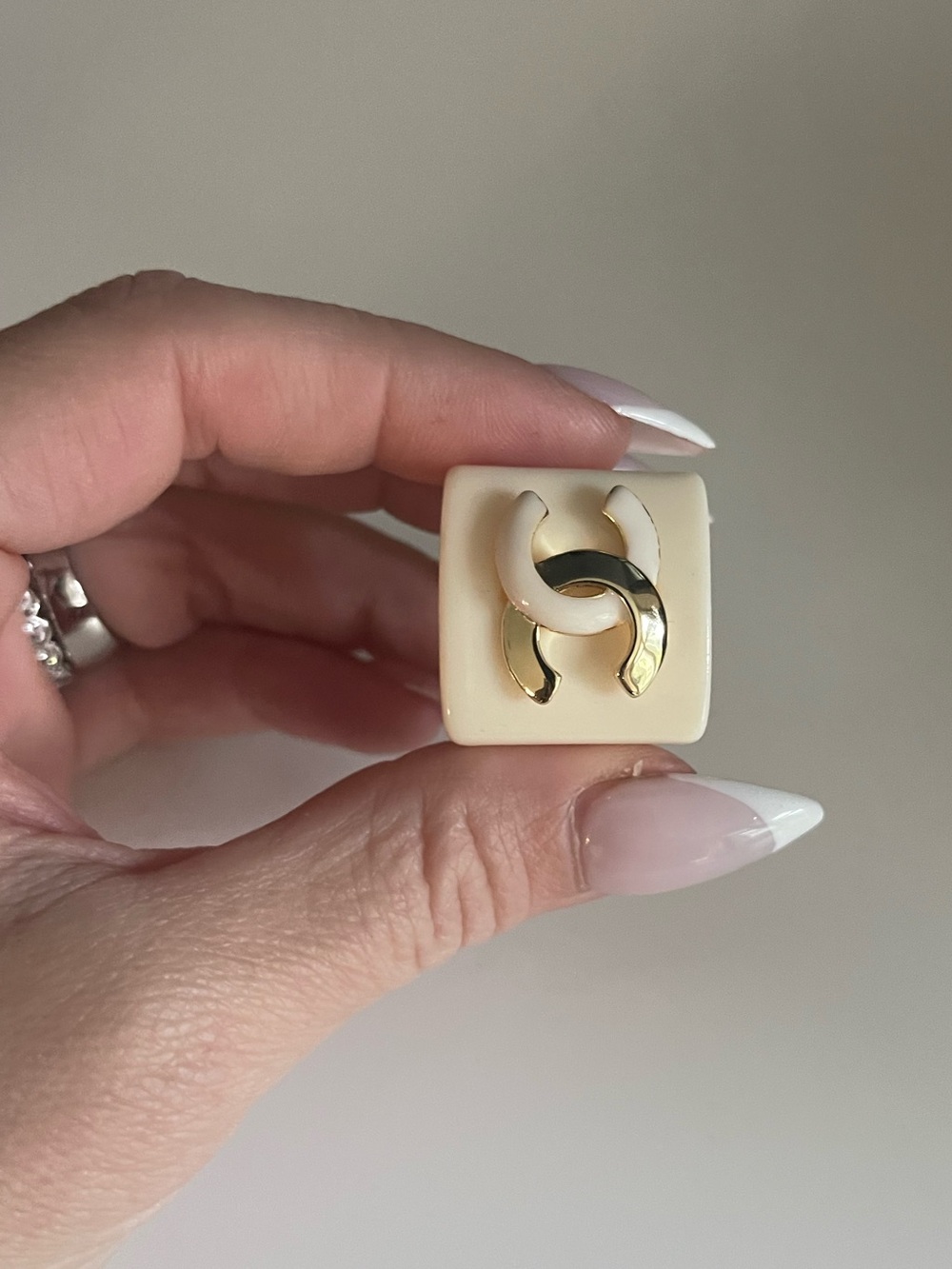 Gorgeous cream and gold Chanel Cocktail Ring Sz 7 ✨Read Description .. - Picture 2 of 6